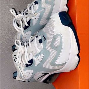 I am selling nike air maxes